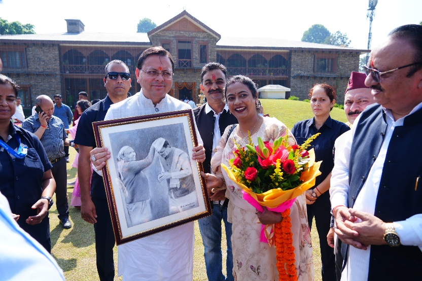 सीएम धामी से मुख्यमंत्री आवास में, प्रदेश के विभिन्न क्षेत्रों से आए लोगों ने भेंट कर, उन्हें दीपावली की शुभकामनाएं दीं।