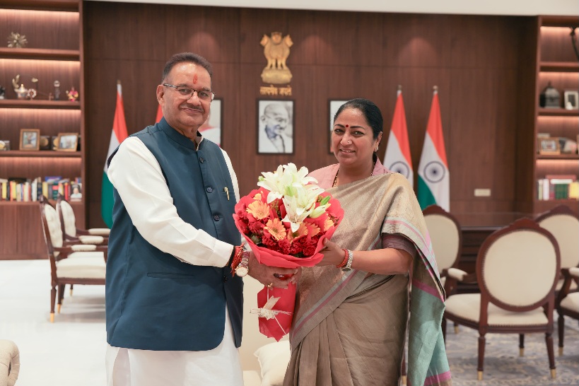 नई दिल्ली में मुख्यमंत्री रेखा गुप्ता से, कैबिनेट मंत्री गणेश जोशी ने की शिष्टाचार भेंट, देवभूमि उत्तराखण्ड आने का दिया निमंत्रण।