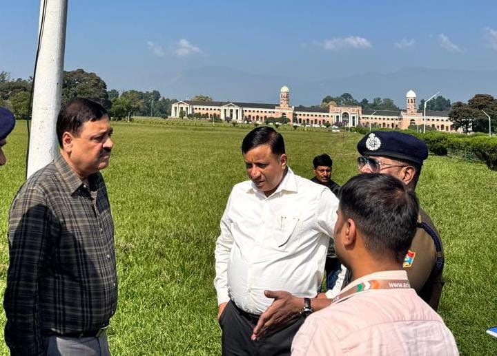 प्रधानमंत्री के प्रस्तावित उत्तराखंड भ्रमण के दृष्टिगत, आयुक्त गढ़वाल के साथ अन्य अधिकारियों द्वारा एफआरआई का, भ्रमण कर व्यवस्थाओं का लिया गया जायजा।