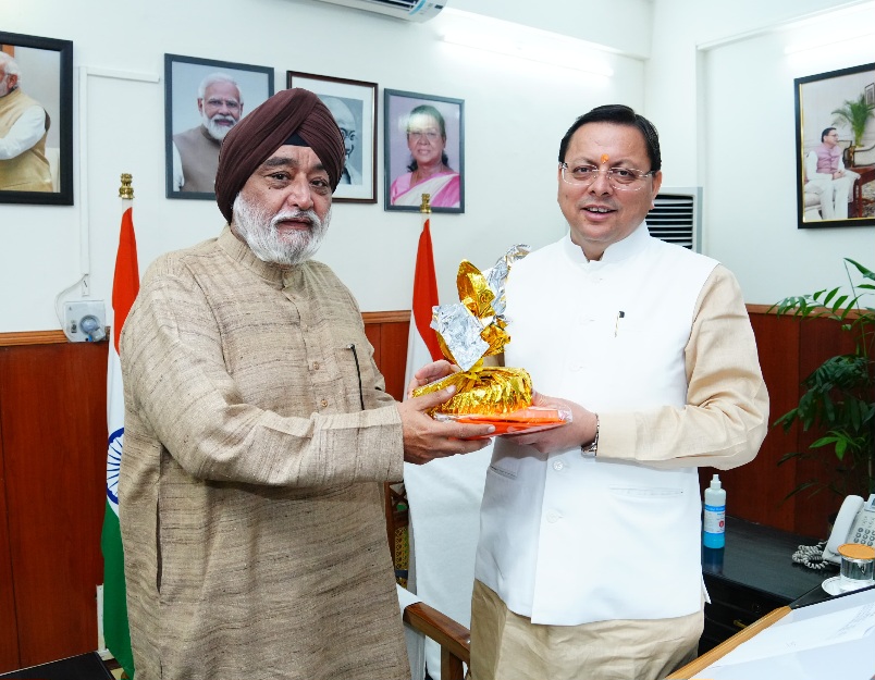 मुख्यमंत्री पुष्कर सिंह धामी से, हेमकुंट साहिब मैनेजमेंट ट्रस्ट के अध्यक्ष ने की भेंट।