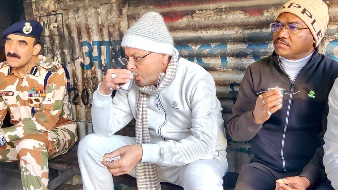 मुनस्यारी पहुँचे मुख्यमंत्री धामी ने, मॉर्निंग वॉक के दौरान आम लोगों और आईटीबीपी जवानों से की बातचीत। 