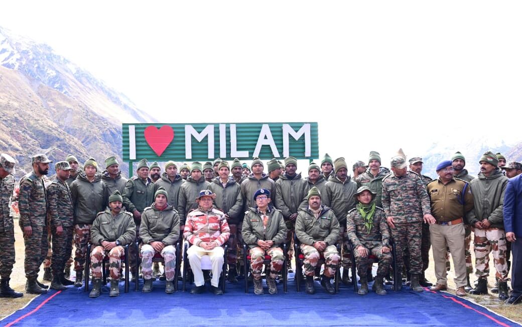 सीमांत गांव मिलम में मुख्यमंत्री ने की, आई.टी.बी.पी जवानों और स्थानीय नागरिकों से भेंट।