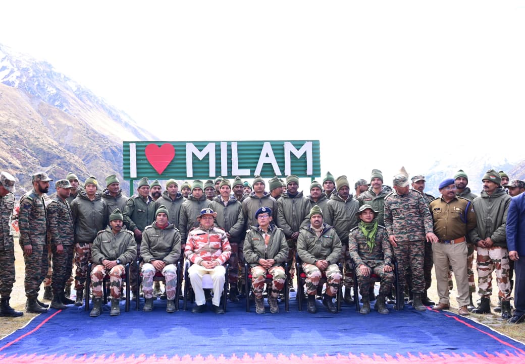 सीमांत गांव मिलम में मुख्यमंत्री ने की, आई.टी.बी.पी जवानों और स्थानीय नागरिकों से भेंट।