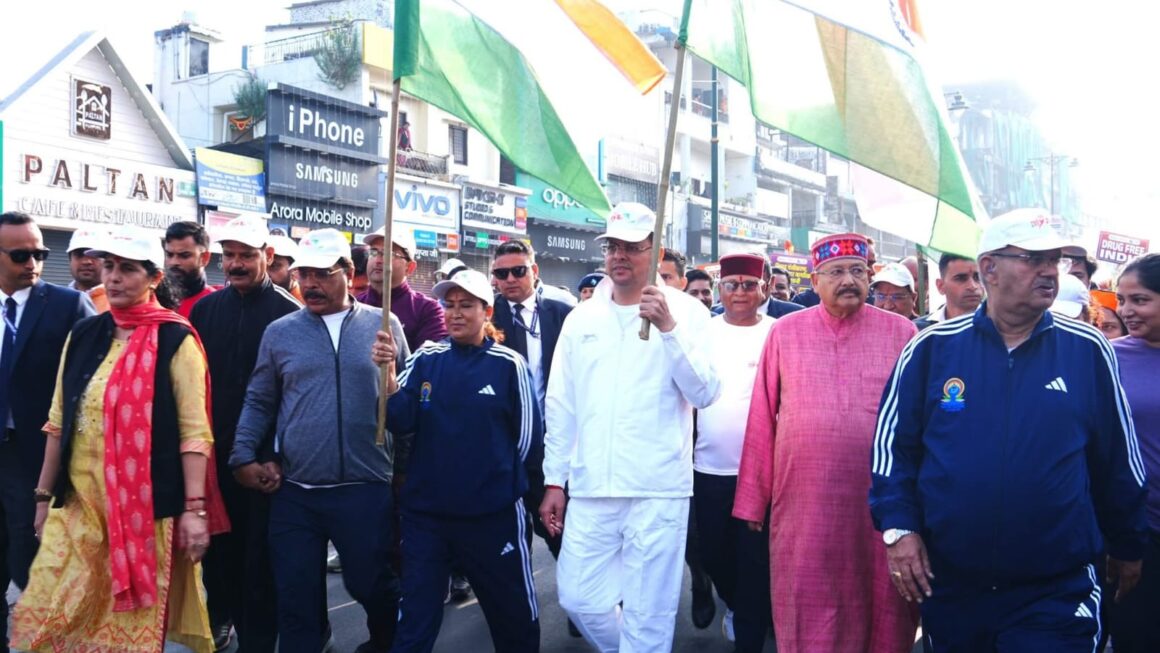 यूनिटी मार्च में सड़क पर उतरा दून, हजारों लोगों ने ली नशा मुक्ति व एकता की शपथ।