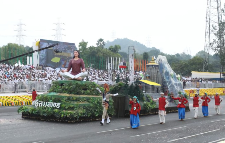 ‘स्टैच्यू ऑफ यूनिटी‘ के सम्मुख, एकता परेड में उत्तराखंड की झांकी में, राज्य के विभिन्न रूप-रंगों की छटा बिखरी।