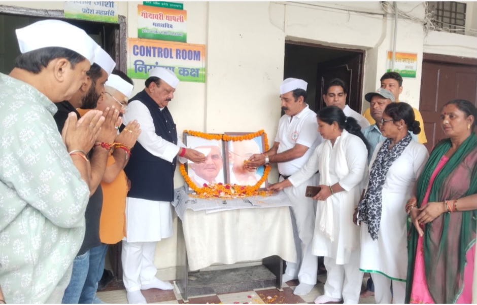 कांग्रेस सेवा दल ने महात्मा गांधी व लाल बहादुर शास्त्री की, जयंती पर पुष्प अर्पित कर दी श्रद्धांजलि दी, लालचंद शर्मा। 