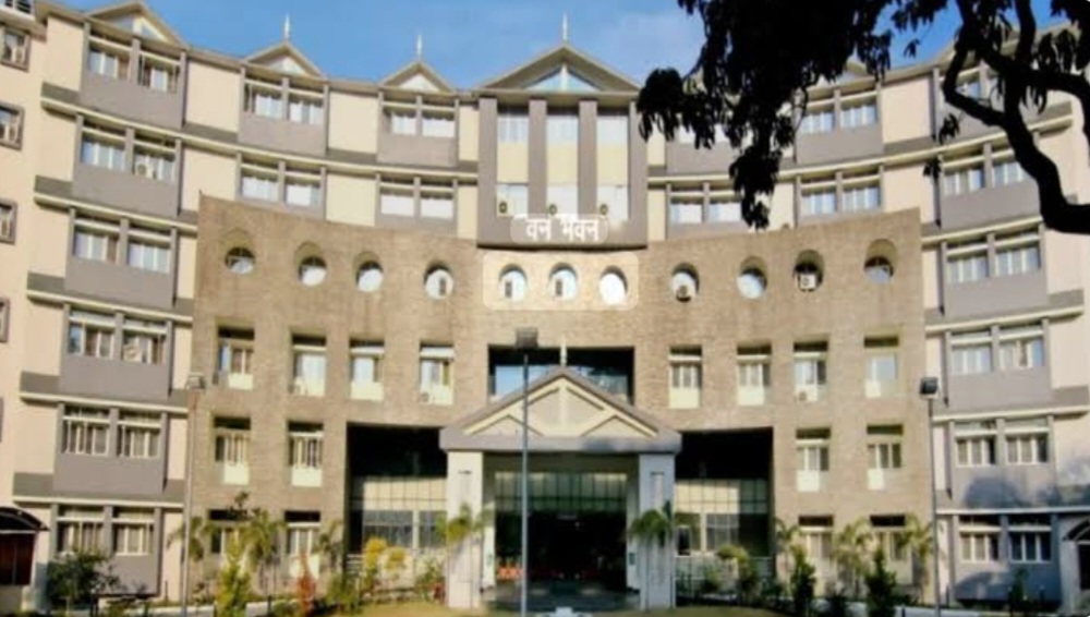 मुख्यमंत्री पुष्कर धामी ने वन कर्मियों के हित में लिया बड़ा फैसला, दुर्गम क्षेत्रों में तैनात वन कर्मियों को मिलेगा आवासीय भत्ता।