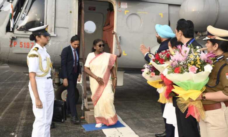 राष्ट्रपति द्रौपदी मुर्मू पहुंचीं हल्द्वानी, राज्यपाल सहित अन्य अधिकारियों ने किया स्वागत।