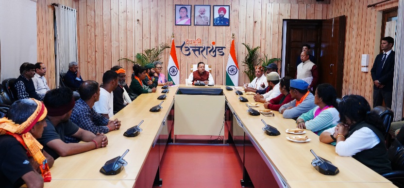 मुख्यमंत्री पुष्कर धामी से चौखुटिया में, स्वास्थ्य सेवाओं को सुदृढ़ करने हेतु आंदोलन कर रहे प्रतिनिधिमंडल ने की भेंट।