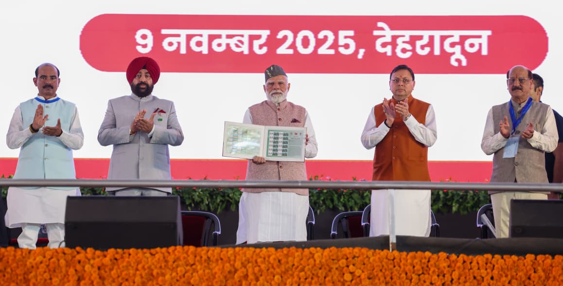 प्रधानमंत्री नरेंद्र मोदी ने, उत्तराखंड राज्य स्थापना की रजत जयंती अवसर पर, विशेष डाक टिकट का किया विमोचन।