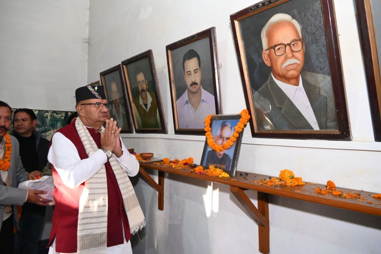 राज्य की रजत जयंती के अवसर पर, मसूरी शहीद स्थल में राज्य आंदोलनकारियों को किया नमन, कैबिनेट मंत्री गणेश जोशी।