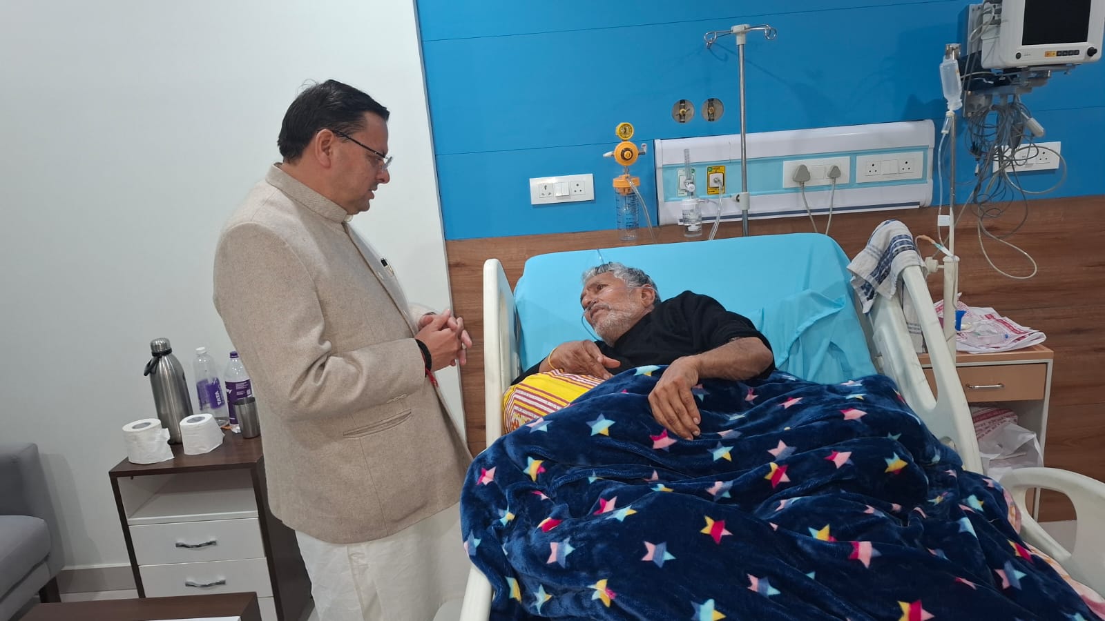 मुख्यमंत्री धामी ने श्री महंत इन्दिरेश अस्पताल में भर्ती, यूकेडी के वरिष्ठ नेता दिवाकर भट्ट का लिया हालचाल।
