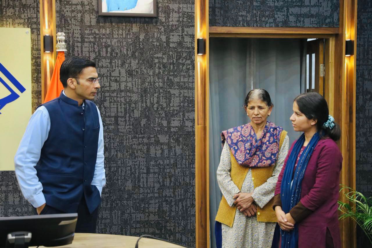 प्रतिभाशाली बेटियों के कदम नहीं रुकने देगा जिला प्रशासन हरहाल मेें शिक्षा होगी पुनर्जीवित, डीएम सविन बंसल।