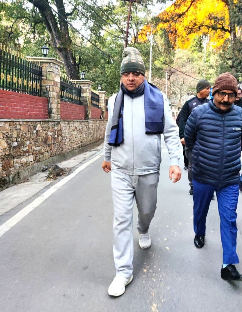 सीएम धामी ने नैनीताल में, मॉर्निंग वॉक के दौरान जनता से मुलाकात कर, नैना देवी मंदिर सौंदर्यीकरण कार्यों का किया निरीक्षण।
