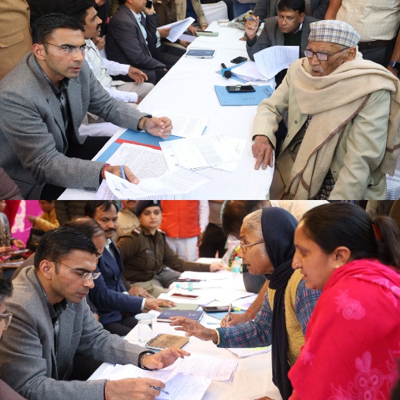 डीएम सविन बंसल पहुंचे जनता की बीच, ऋषिकेश में जन समस्याओं का किया ऑन द स्पॉट समाधान।