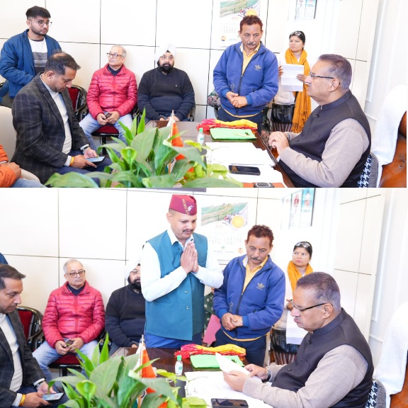 कैबिनेट मंत्री गणेश जोशी ने, कैंप कार्यालय में जनसुनवाई कार्यक्रम के दौरान लोगों की सुनी समस्याएं।