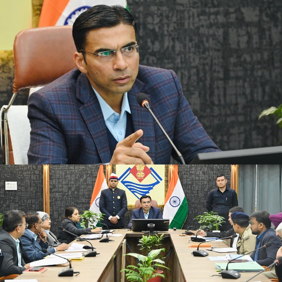 डीएम नें दिए निर्देश रात में खुदाई, सुबह तक गड्डा भरान अनिवार्य, सुरक्षा में लापरवाही नही, बैरिकेडिंग व साइनबोर्ड जरूरी।