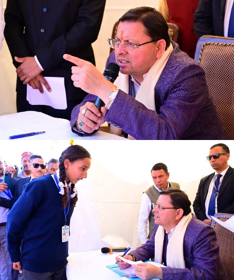 मुख्यमंत्री ने मुख्यसेवक के स्टाल पर बैठकर सुनी जनसमस्याएं, दिए त्वरित समाधान के निर्देश।