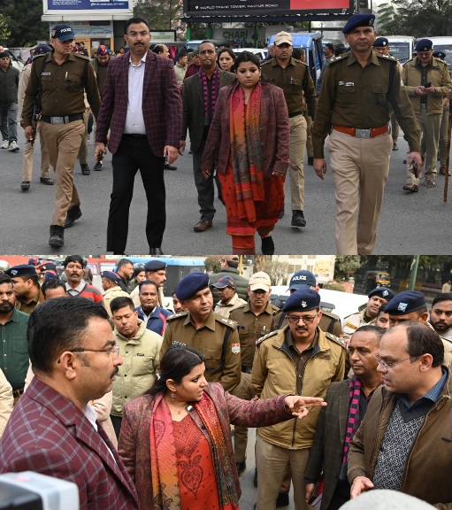 फुटपाथ सड़कों को अतिक्रमण मुक्त करने को, सड़क पर उतरी वरिष्ठ अधिकारी की संयुक्त टीम।