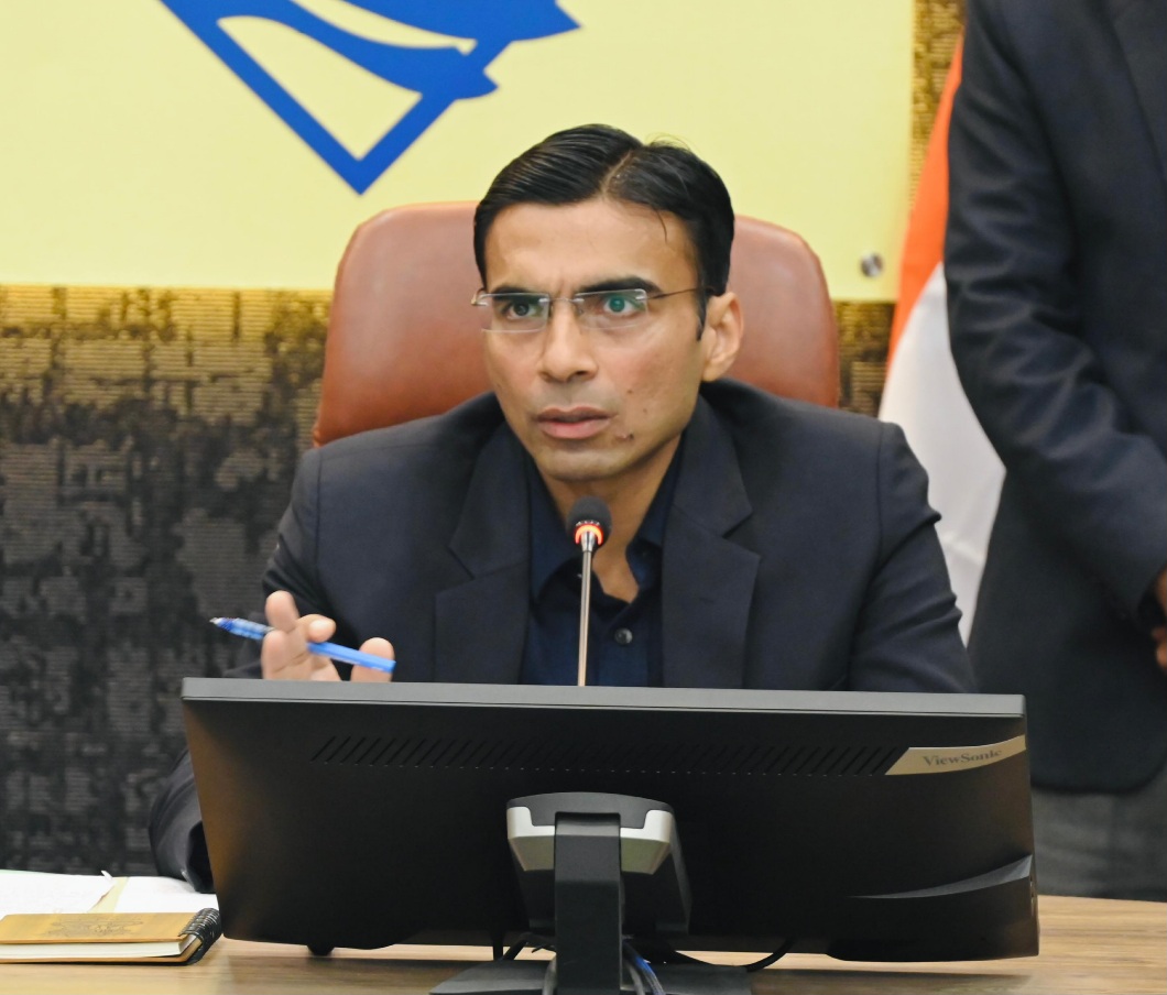 डीएम सविन बंसल ड्ग्स के खिलाफ सख्त, ग्राफिक एरा यूनिवर्सिटी में की गई सैकड़ों छात्रों की टेस्टिंग।