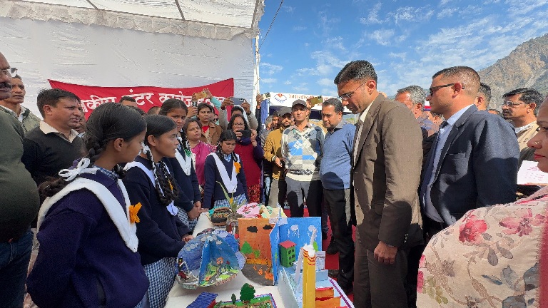 डीएम के निर्देश पर 24 घंटे के भीतर, रा.प्रा.वि. लिस्ट्राबाद में की शिक्षिका की तैनाती।