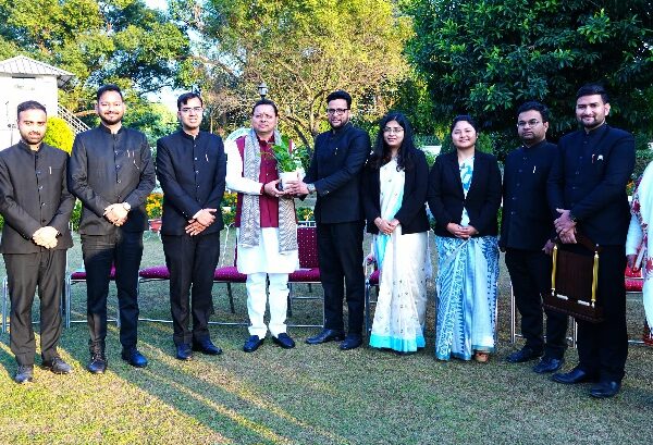 मुख्यमंत्री पुष्कर सिंह धामी से, परिवीक्षाधीन पीसीएस अधिकारियों ने की भेंट।