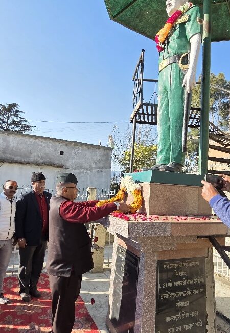 सैनिक कल्याण मंत्री गणेश जोशी ने, पूर्व थल सेना प्रमुख जनरल स्व. विपिन चंद्र जोशी को श्रद्धांजलि अर्पित की।