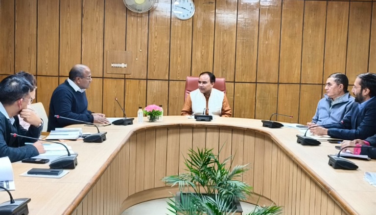 आर्थिक रूप से सक्षम हों पैक्स समितियां, डॉ. धन सिंह रावत।