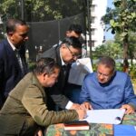 डाकरा बाजार के सुधारीकरण और चौड़ीकरण कार्यों के संबंध में की बैठक, कैबिनेट मंत्री गणेश जोशी।