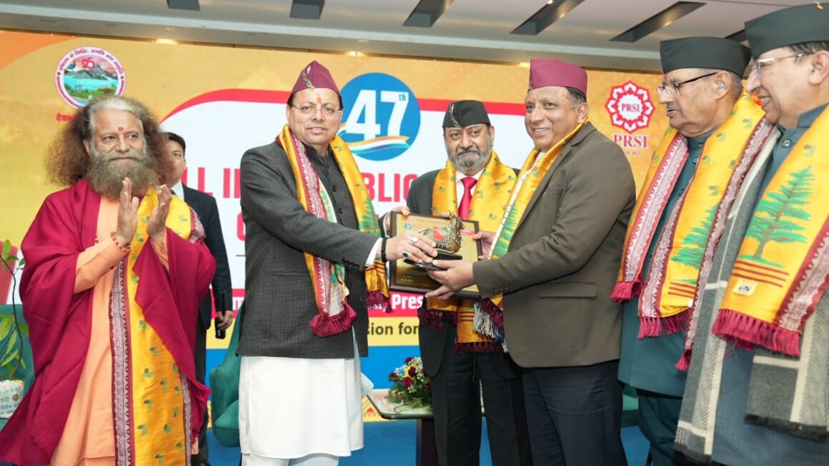 सुशासन में उत्कृष्टता के लिए, बंशीधर तिवारी को राष्ट्रीय सम्मान, मुख्यमंत्री धामी ने किया सम्मानित।