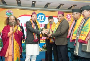 सुशासन में उत्कृष्टता के लिए, बंशीधर तिवारी को राष्ट्रीय सम्मान, मुख्यमंत्री धामी ने किया सम्मानित।