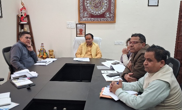 सहकारी बैंकों में एनपीए वसूली को चलायें विशेष अभियान, डॉ धन सिंह रावत।