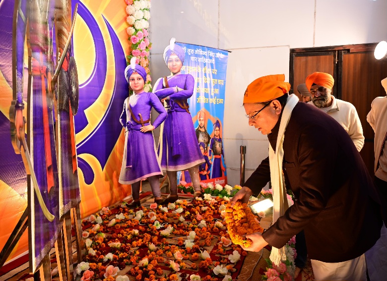 सीएम धामी ने वीर बाल दिवस के अवसर पर, दशमेश पिता गुरु गोविंद सिंह जी तथा उनके चारों साहिबजादों की, शहादत को श्रद्धापूर्वक किया नमन।