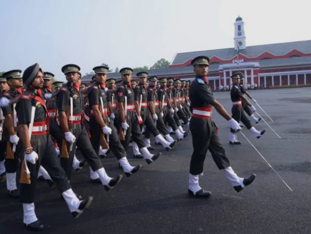 हर काम देश के नाम : थल सेना प्रमुख, जनरल उपेन्द्र द्विवेदी ने, भारतीय सैन्य अकादमी में,157वीं पासिंग आउट परेड की सलामी ली।