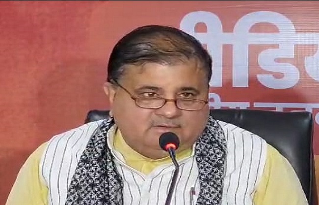 हरदा की पार्टी मे कांग्रेसी माल्टा रसहीन, और राजनीतिक स्वाद से पर, महेंद्र भट्ट।