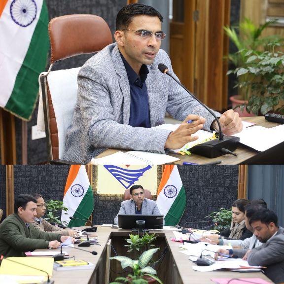 डीएम सविन बंसल लंबित राजस्व वादों पर सख्त, एक साल पुराने मामलों के शीघ्र निस्तारण के दिए आदेश।