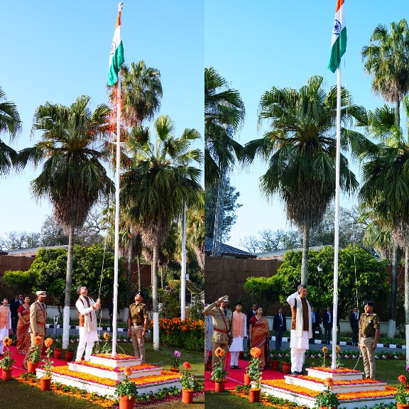 सीएम धामी ने 77वें गणतंत्र दिवस पर, मुख्यमंत्री आवास में फहराया राष्ट्रीय ध्वज, संविधान की उद्देशिका की दिलाई शपथ।