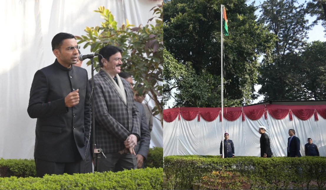 गणतंत्र दिवस पर जिलाधिकारी सविन बंसल ने, कलेक्ट्रेट परिसर में किया ध्वजारोहण।