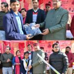 कैबिनेट मंत्री गणेश जोशी ने सेवा सप्ताह के अंतर्गत, छात्र छात्राओं को गर्म स्वेटर एवं खेल सामग्री किट की वितरित।