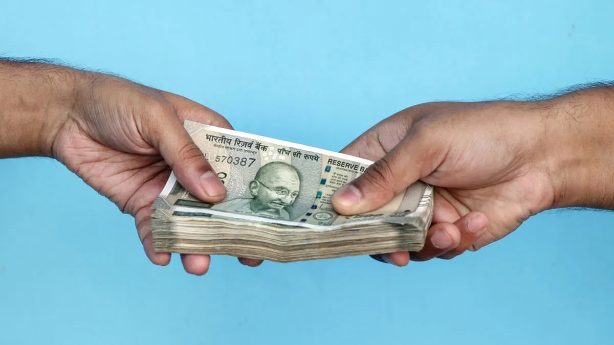 भ्रष्टाचार पर मुख्यमंत्री पुष्कर धामी का प्रहार जारी, हरिद्वार में रिश्वत लेते जिला पूर्ति अधिकारी व सहायक गिरफ्तार।