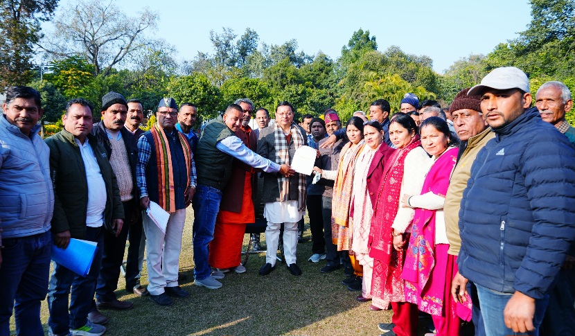 सीएम धामी से टिहरी बांध विस्थापित प्रतिनिधि मंडल ने की भेंट, भूमिधरी अधिकार व पुनर्वास विषयों पर की चर्चा। 
