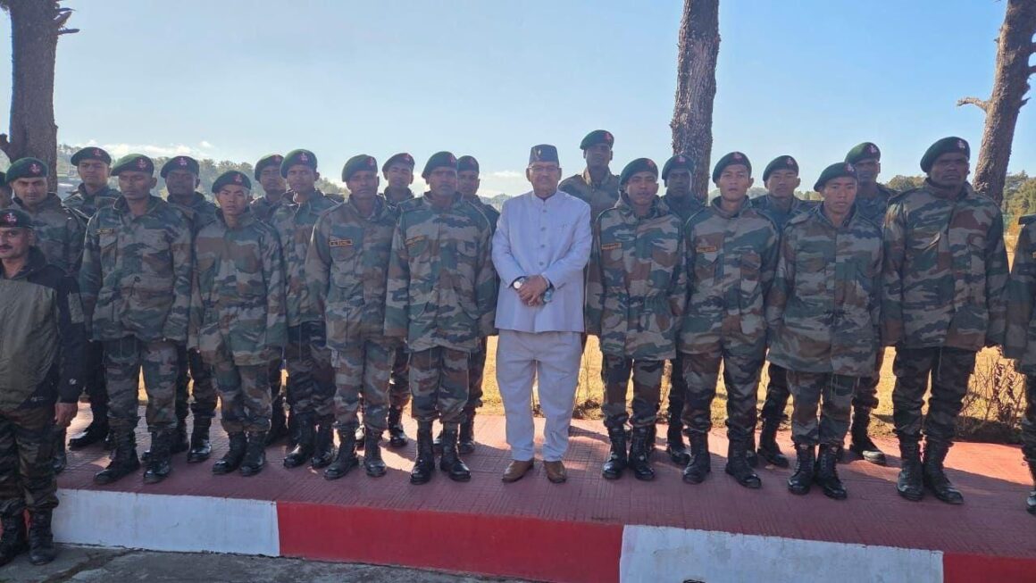 सैनिक कल्याण मंत्री गणेश जोशी ने, शिलांग में असम राइफल्स के जवानों से की मुलाकात।