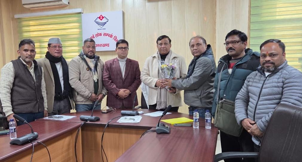 एसोसियेशन के प्रतिनिधिमंडल ने, उत्तराखण्ड फिल्म विकास परिषद के मुख्य कार्यकारी अधिकारी, बंशीधर तिवारी से भेंट कर क्षेत्रीय फिल्मों को, अनुदान दिए जाने पर जताया आभार।