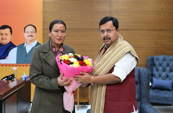 रेखा आर्या ने की नितिन नबीन से मुलाकात।