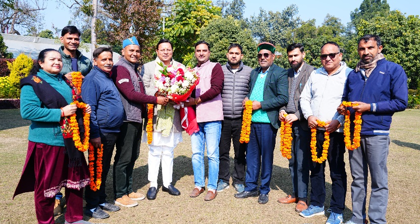 उपनल कर्मचारी संघ के पदाधिकारियों ने, मुख्यमंत्री धामी से भेंट कर, समान कार्य–समान वेतन के ऐतिहासिक निर्णय के लिए जताया आभार।