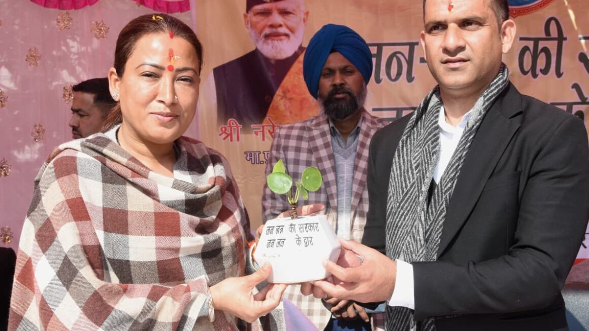 मंत्री रेखा आर्या ने किया जन समस्याओं का समाधान।