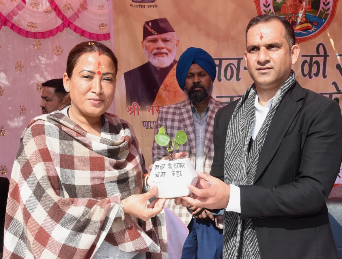 मंत्री रेखा आर्या ने किया जन समस्याओं का समाधान।