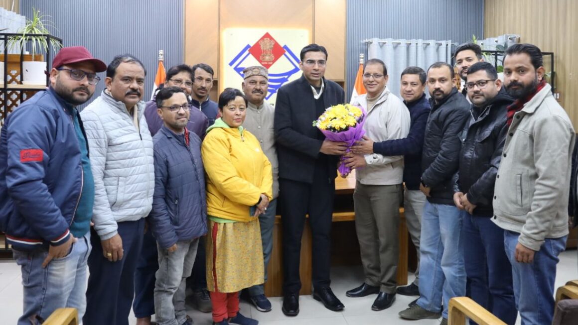 उत्तरांचल प्रेस क्लब की नवनियुक्त कार्यकारिणी ने, जिलाधिकारी देहरादून सविन बंसल से की शिष्टाचार भेंट।