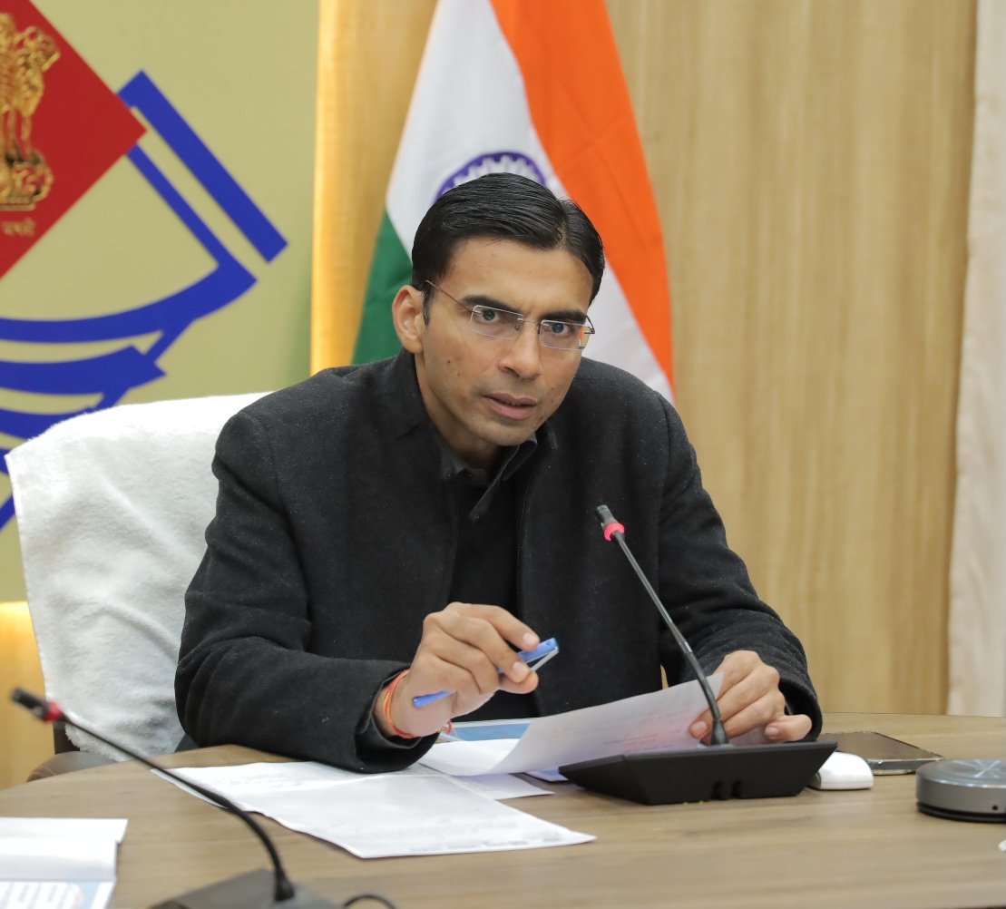 सीएम के निर्देश पर बच्चों की जान का जोखिम बने, जिले के 76 जर्जर स्कूल भवन एक झटके में ध्वस्त, डीएम सविन बसंल।