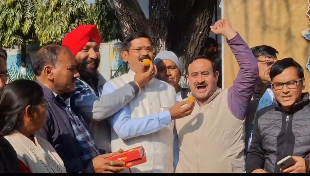 नितिन नबीन को भाजपा का राष्ट्रीय अध्यक्ष बनने पर, कार्यकर्ताओं ने मनाया जश्न।